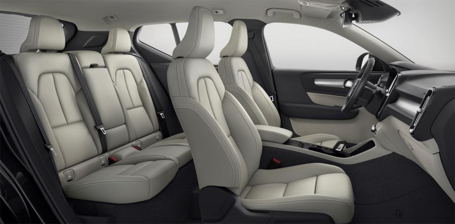 Интерьер Volvo XC40 T5 2017 года  (WW) (фото 22 из 33)